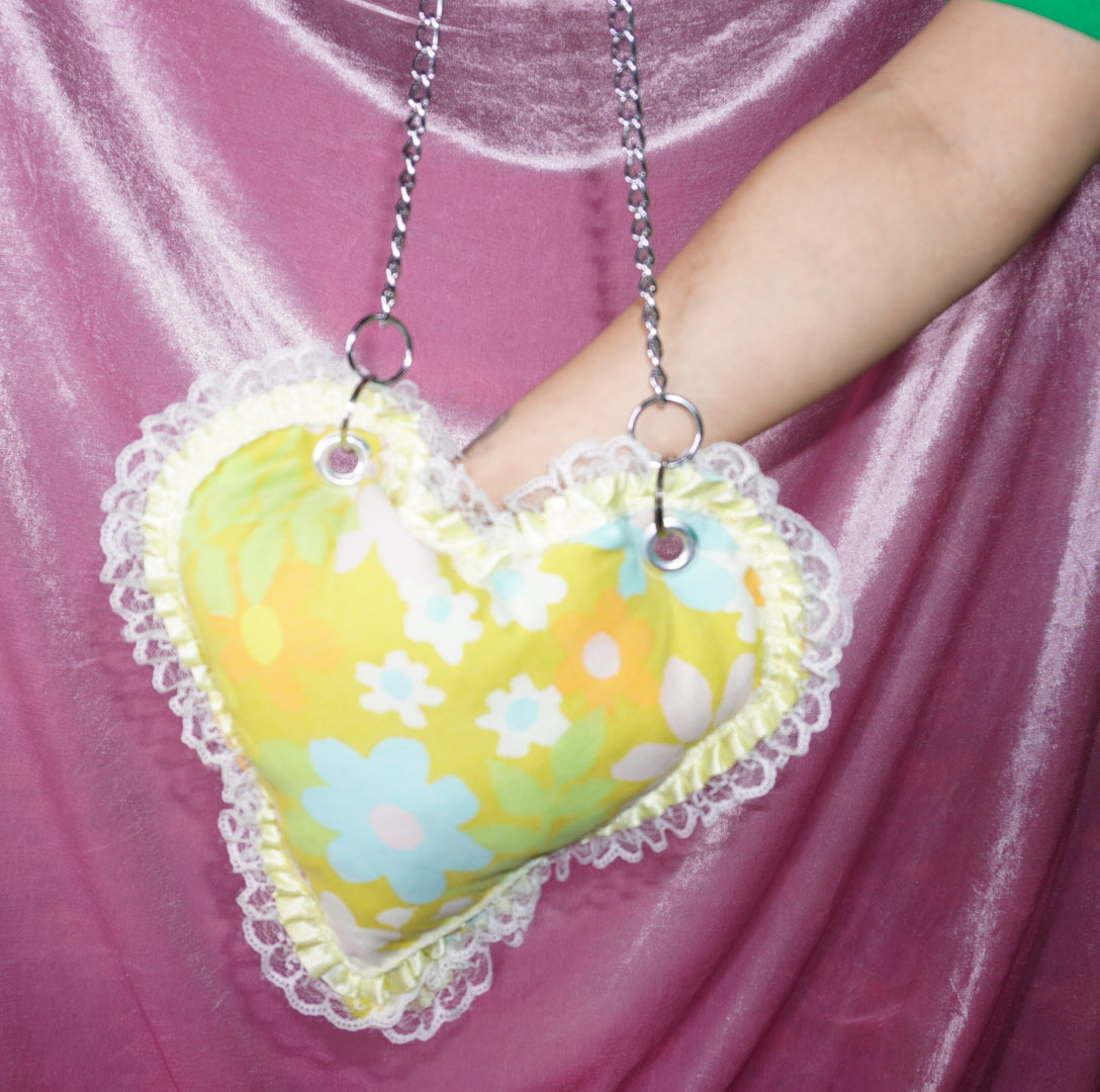 Cottage Corazon plush heart purse